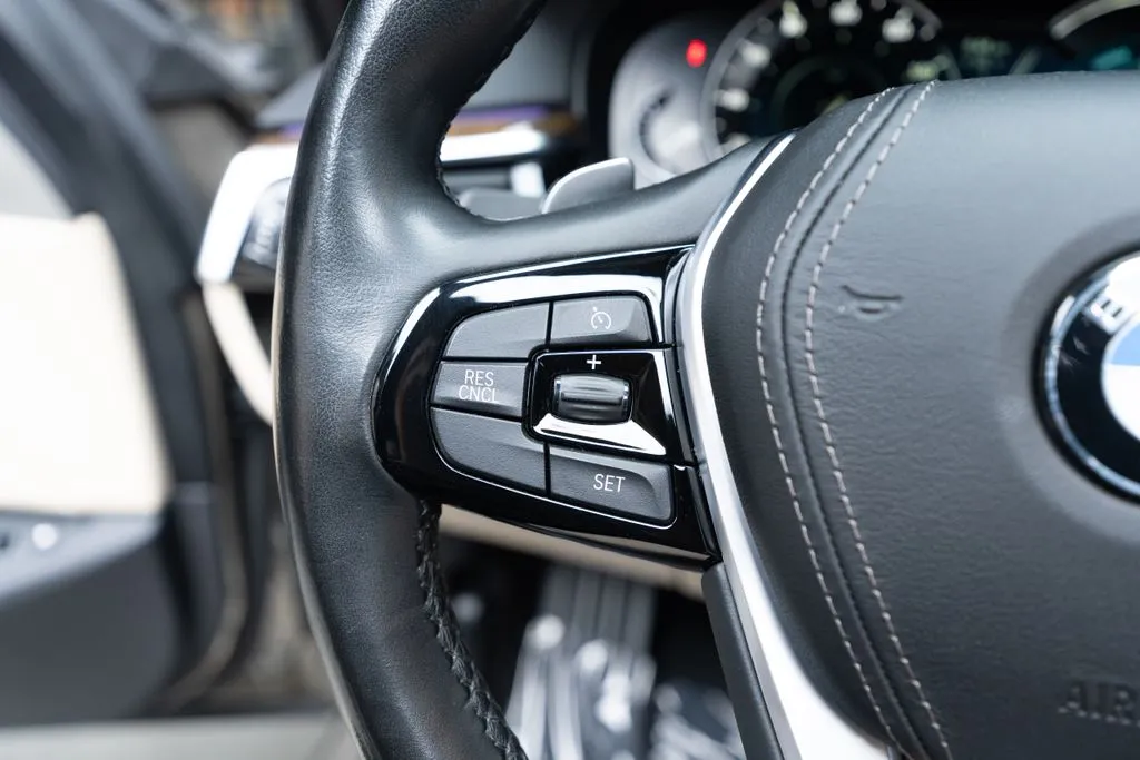 BMW 5 Series photo 34