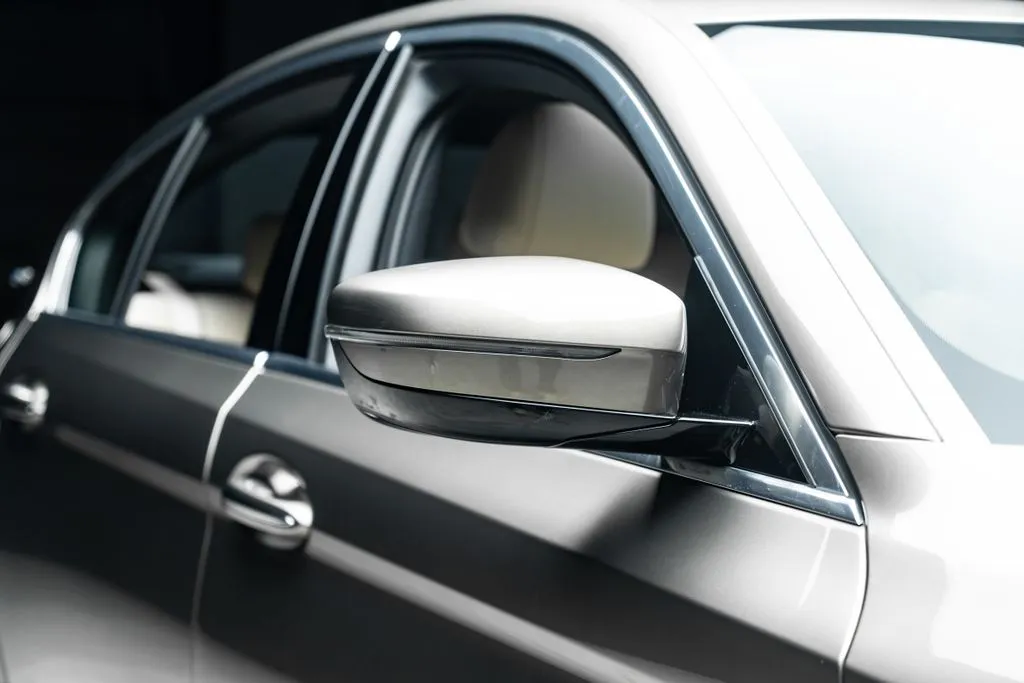 BMW 5 Series photo 12