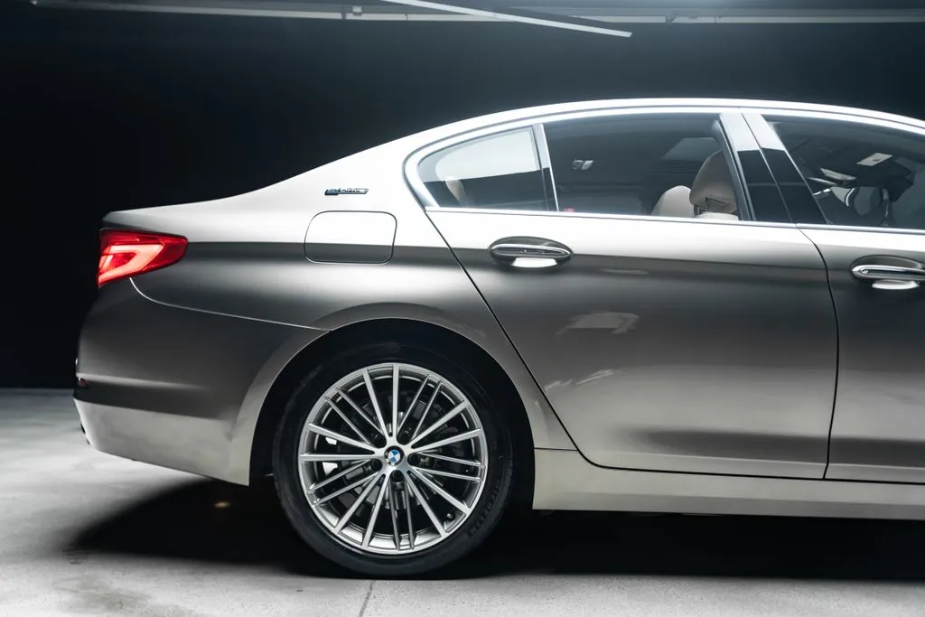 BMW 5 Series photo 13