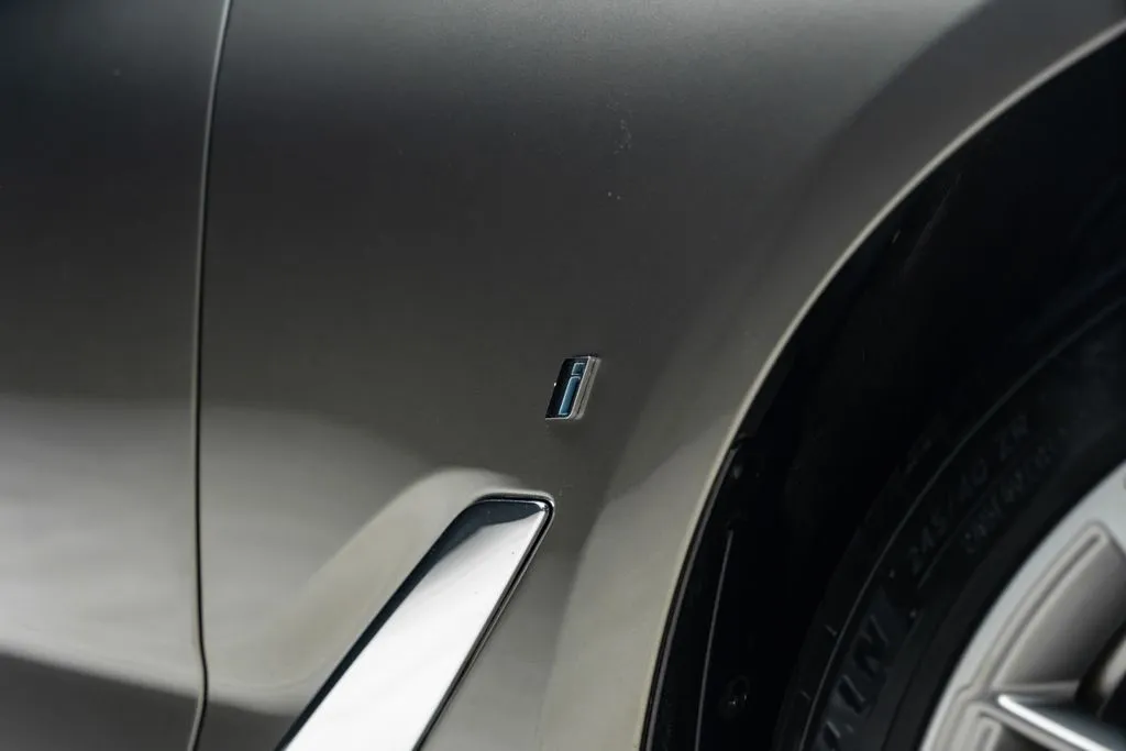 BMW 5 Series photo 11