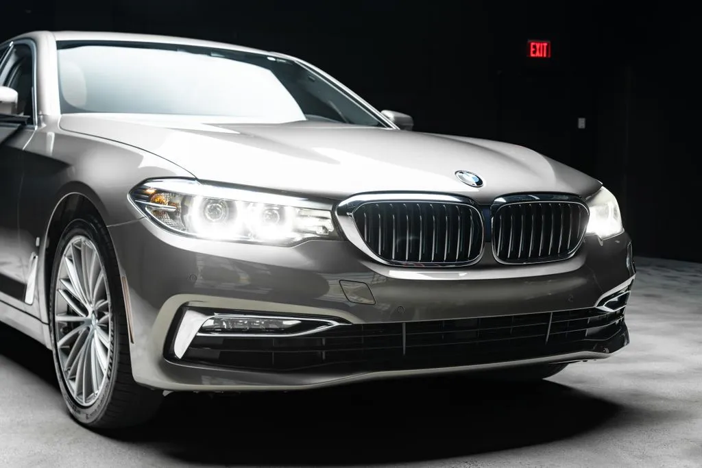 BMW 5 Series photo 7