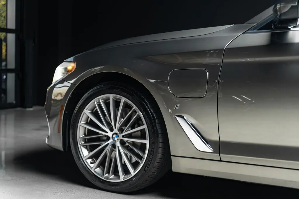 BMW 5 Series photo 24