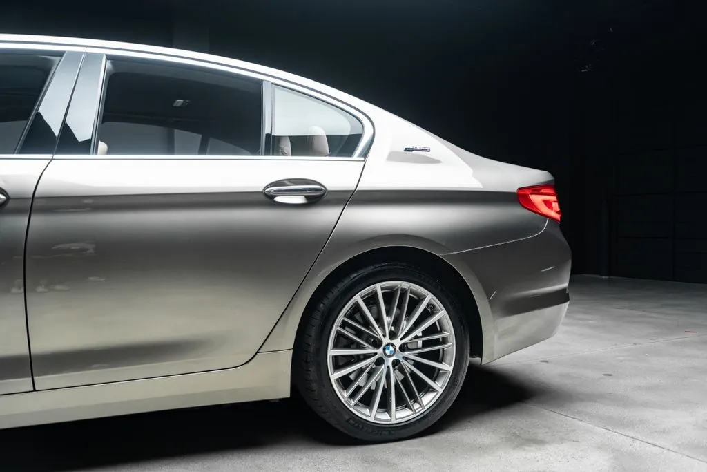 BMW 5 Series photo 23