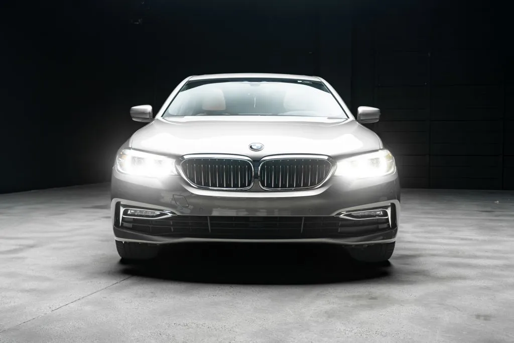 BMW 5 Series photo 4