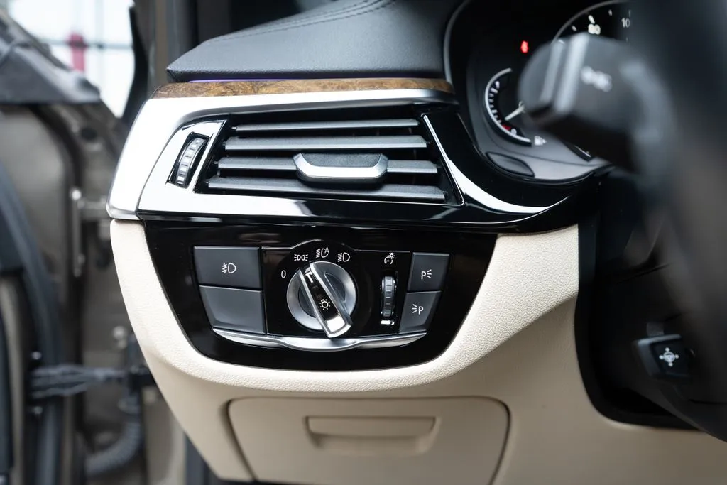 BMW 5 Series photo 32