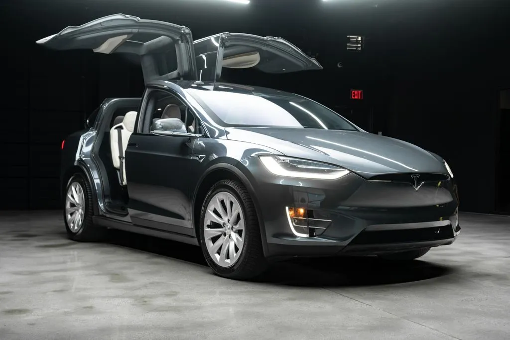 Tesla Model X photo 8