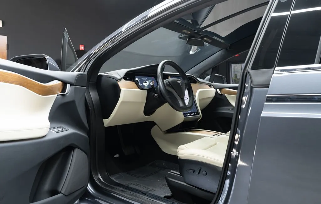 Tesla Model X photo 20