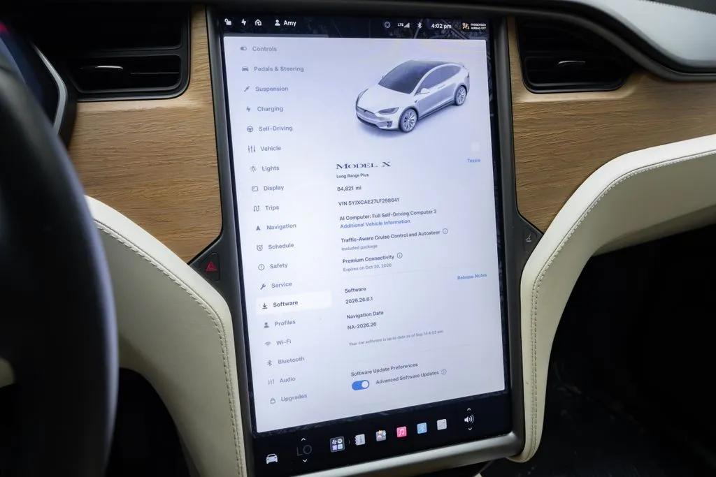 Tesla Model X photo 28