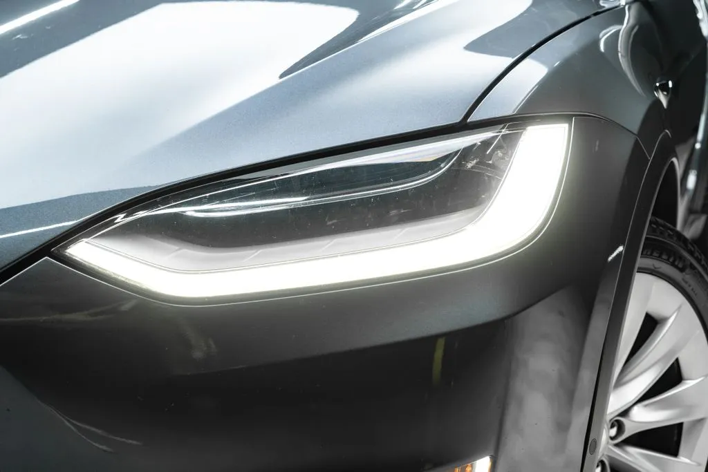 Tesla Model X photo 4