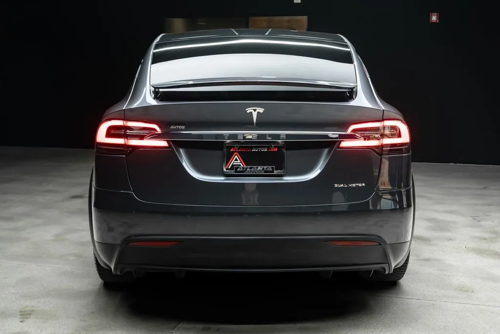 Tesla Model X photo 14