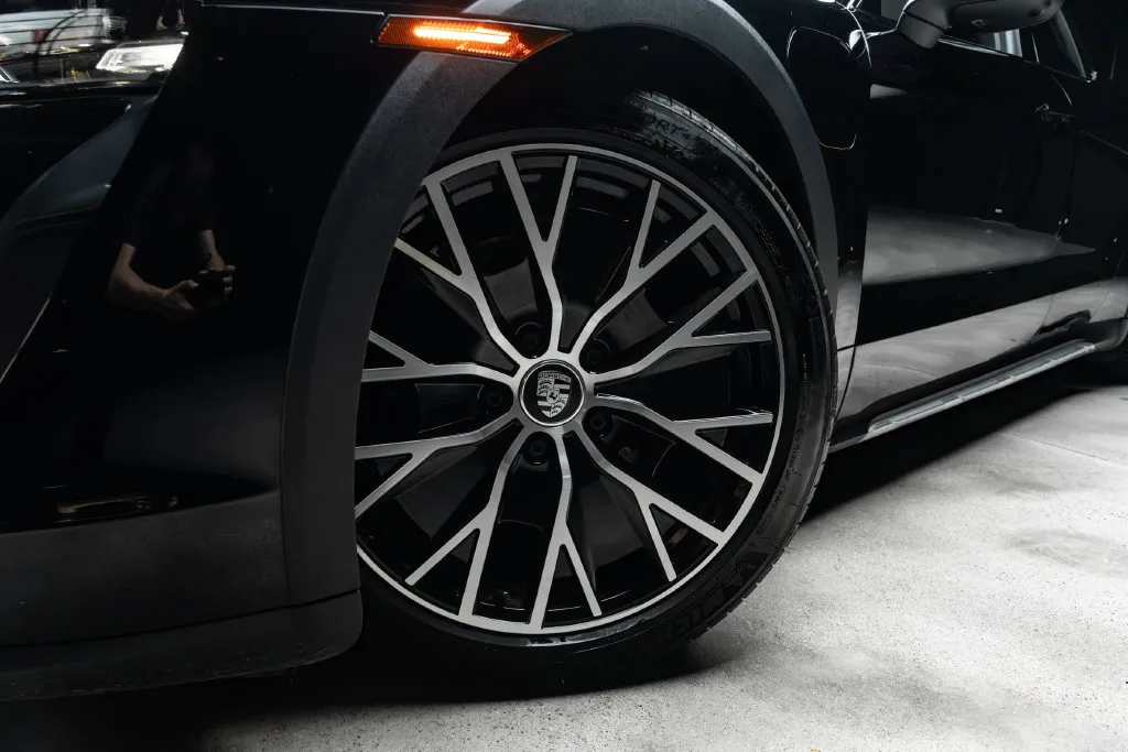 Porsche Taycan photo 3