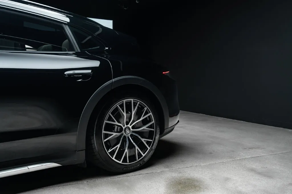 Porsche Taycan photo 18