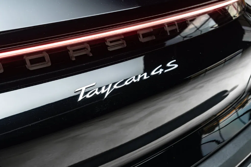 Porsche Taycan photo 15