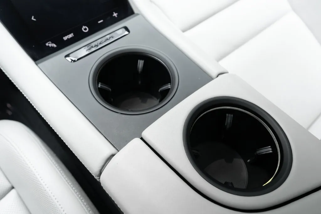 Porsche Taycan photo 33