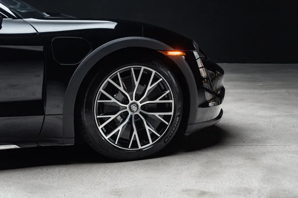 Porsche Taycan photo 9