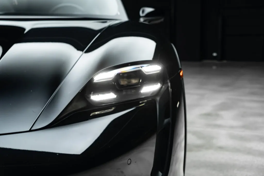 Porsche Taycan photo 5