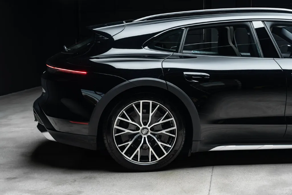 Porsche Taycan photo 11