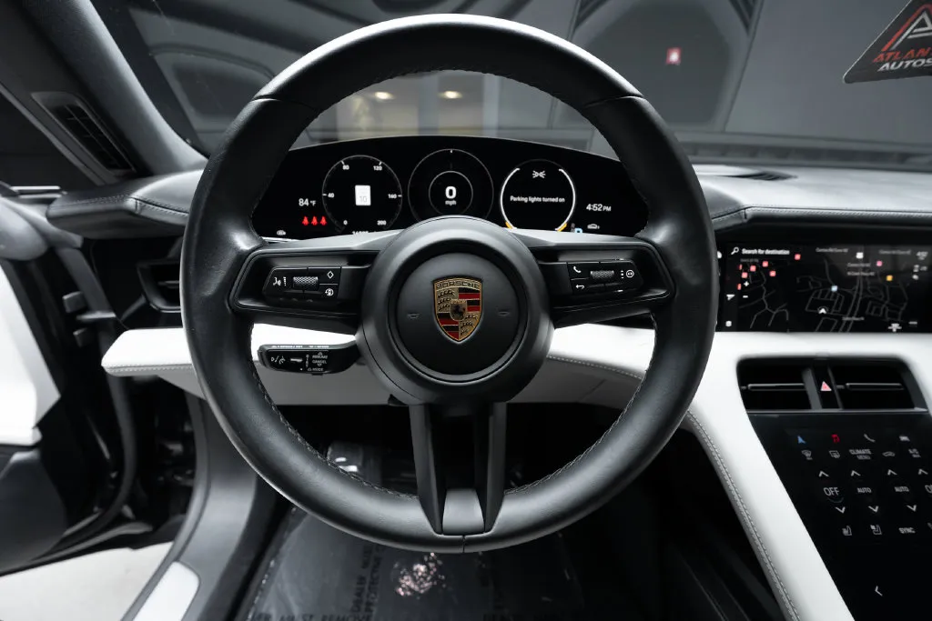 Porsche Taycan photo 23