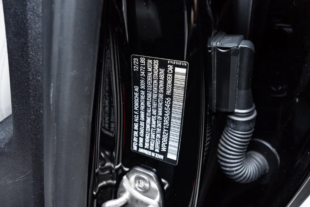 Porsche Taycan photo 44