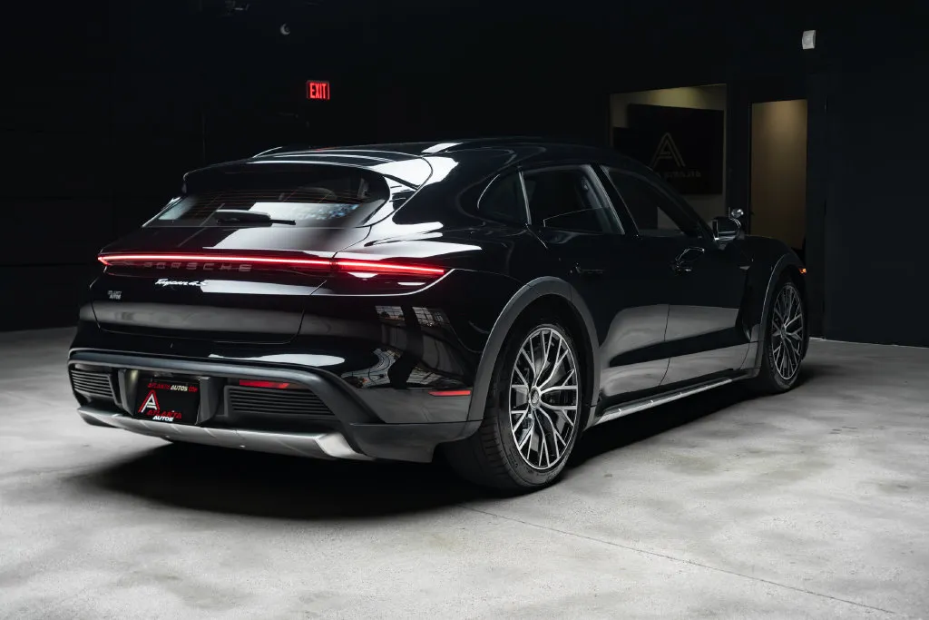 Porsche Taycan photo 12