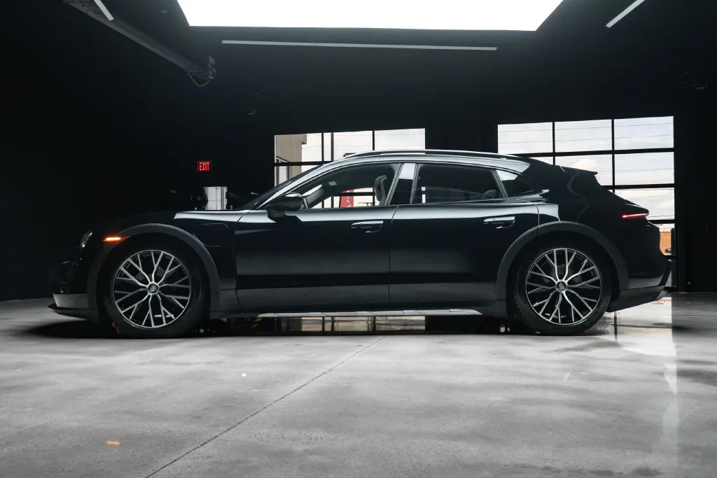 Porsche Taycan photo 17