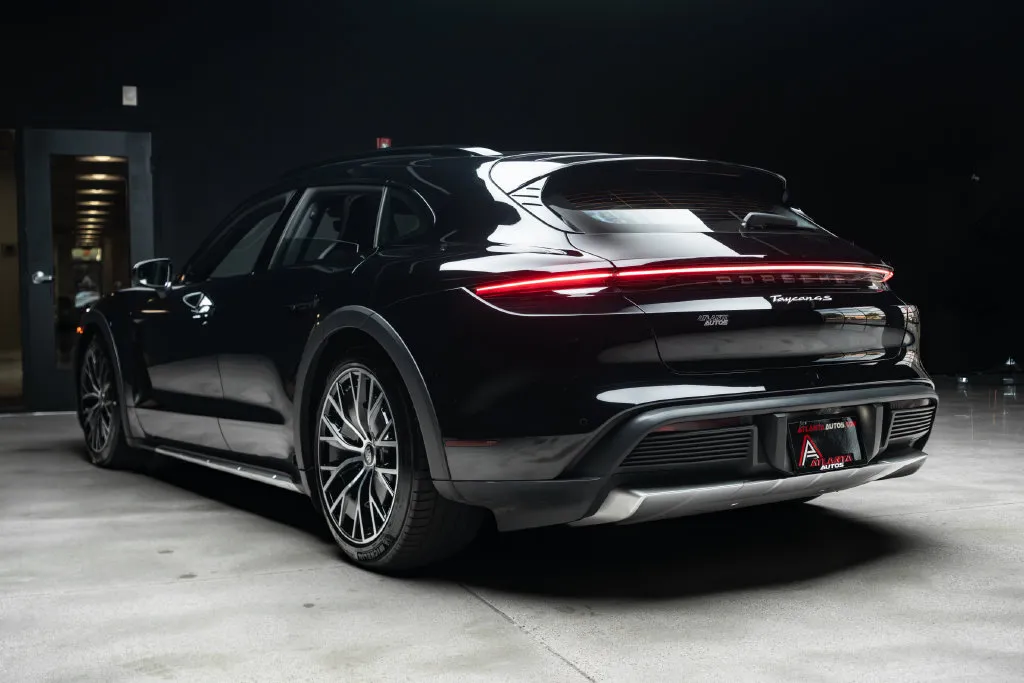 Porsche Taycan photo 16