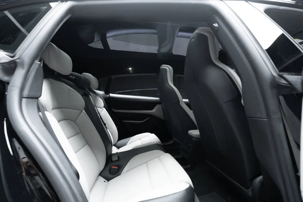 Porsche Taycan photo 36