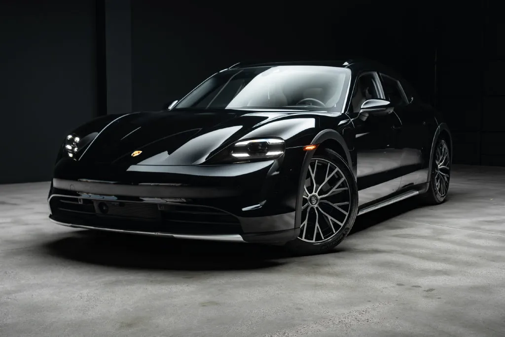 Porsche Taycan photo 2