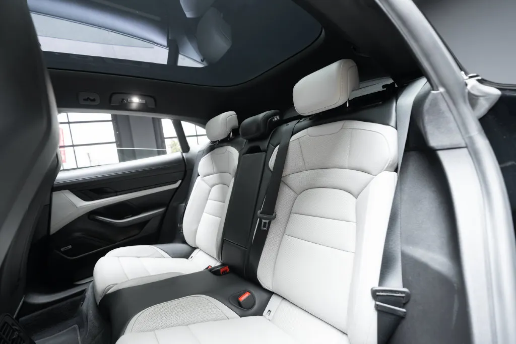 Porsche Taycan photo 38