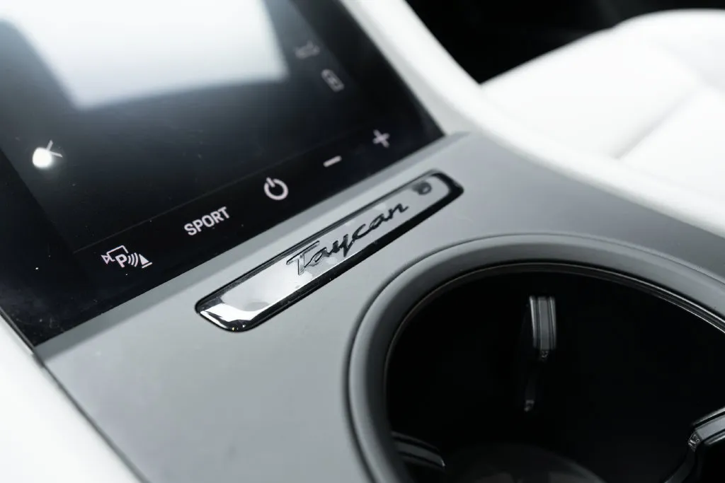 Porsche Taycan photo 32
