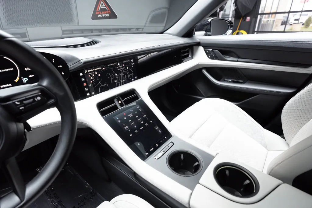 Porsche Taycan photo 28