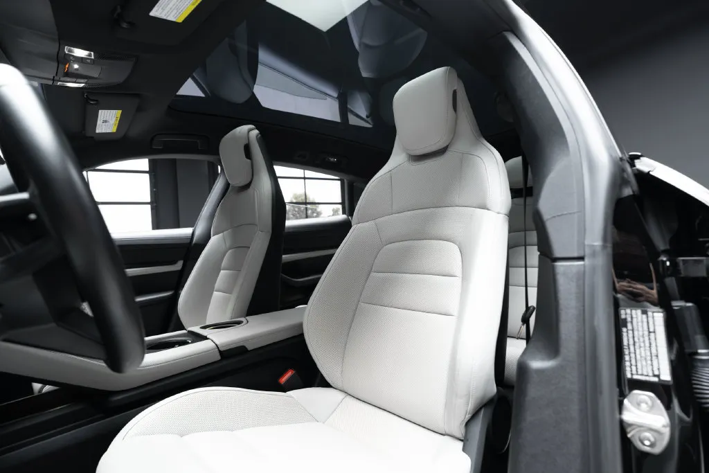 Porsche Taycan photo 22