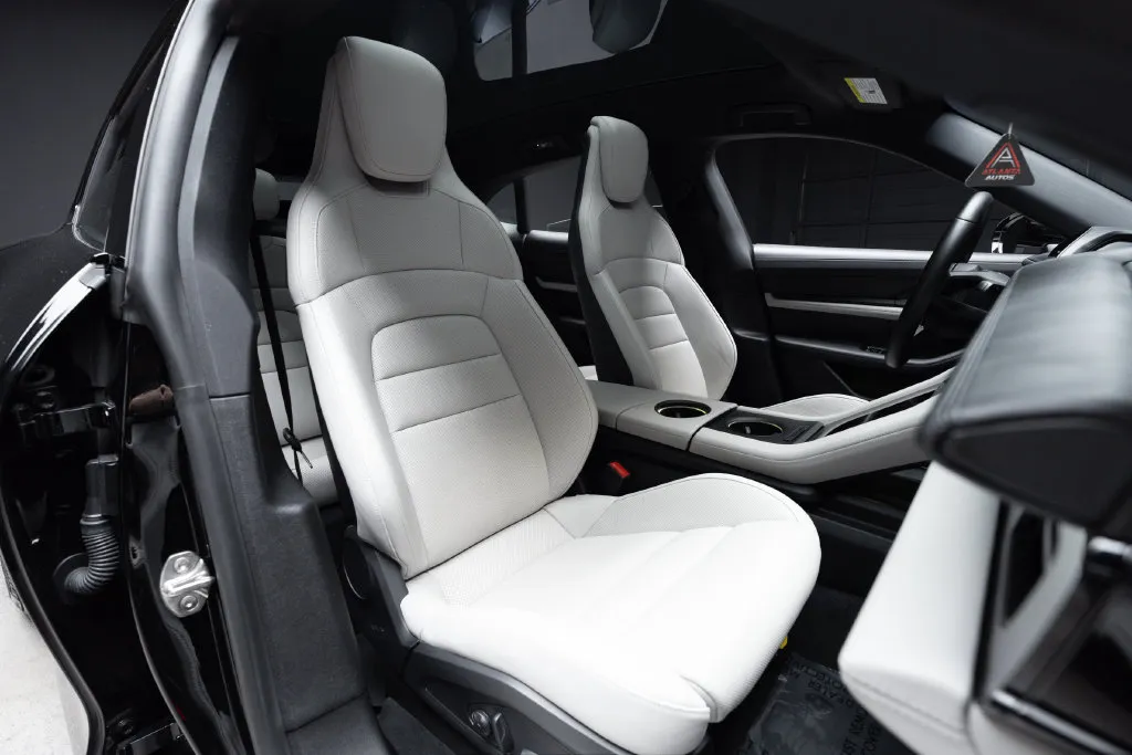 Porsche Taycan photo 35