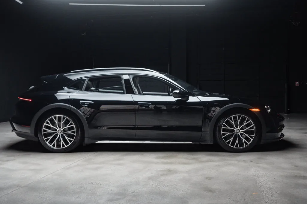 Porsche Taycan photo 10