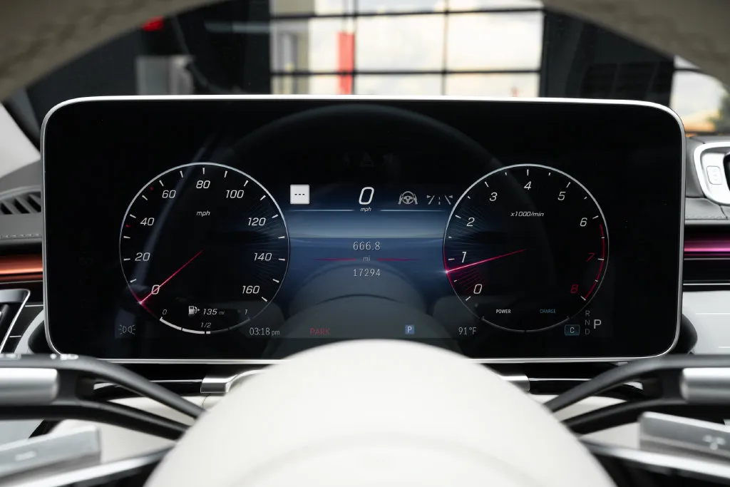 Mercedes-Benz S-Class photo 29