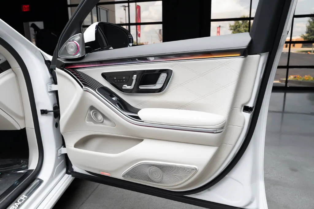 Mercedes-Benz S-Class photo 38