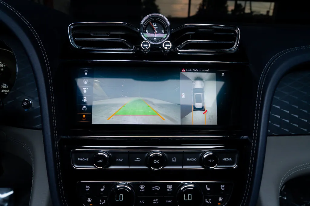 Bentley Bentayga photo 35
