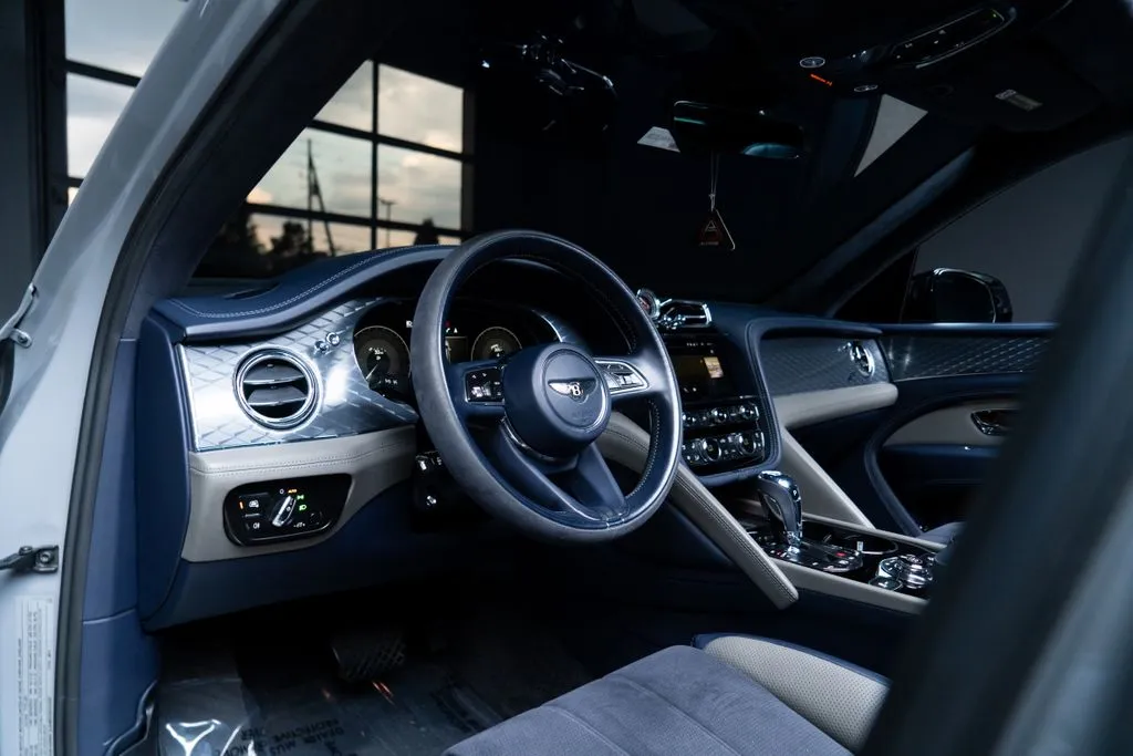 Bentley Bentayga photo 27