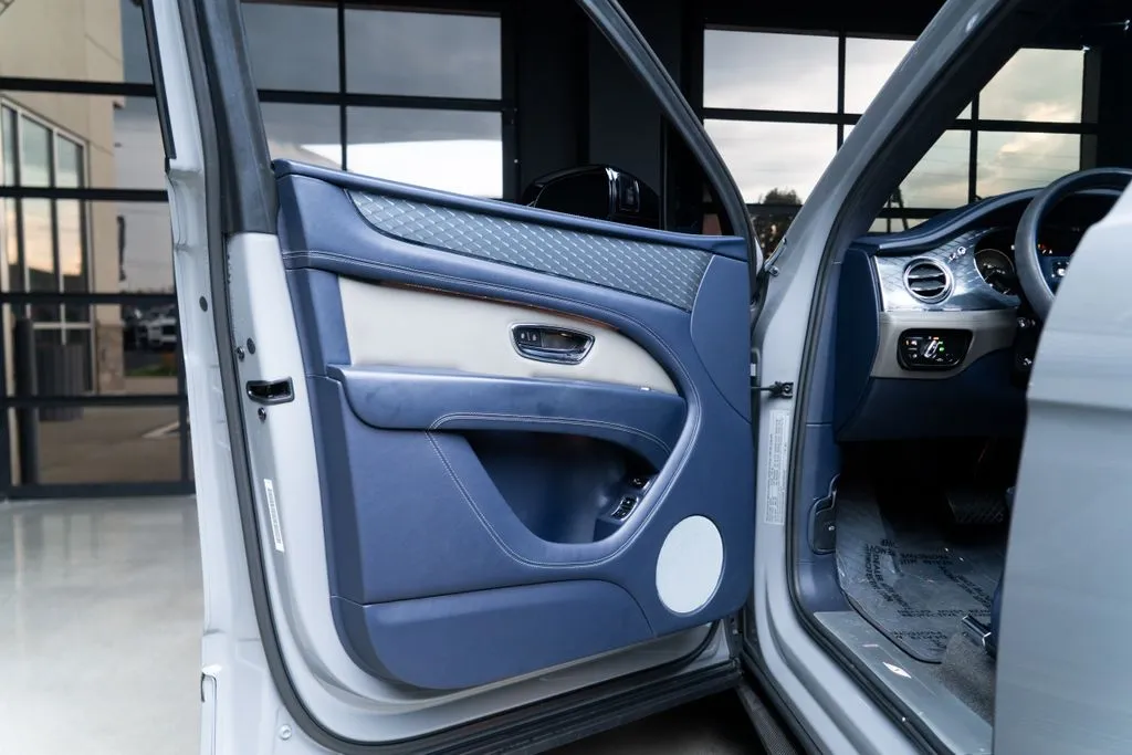 Bentley Bentayga photo 21