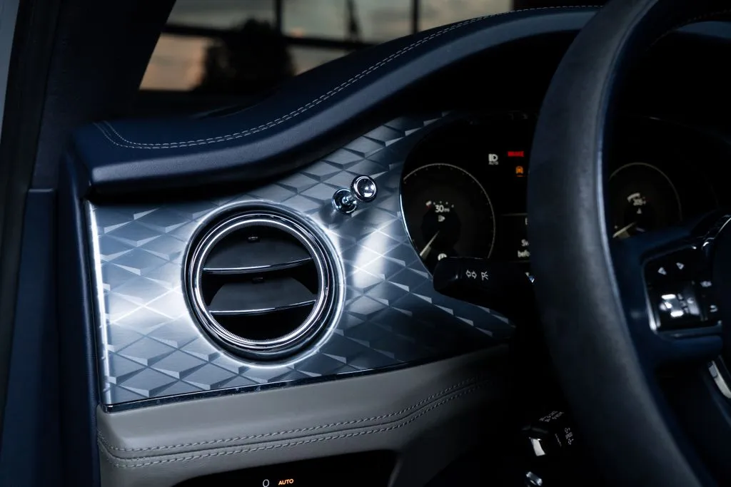 Bentley Bentayga photo 28