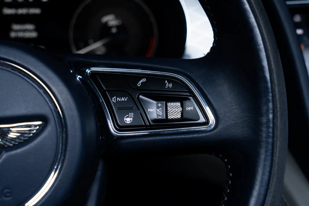 Bentley Bentayga photo 31