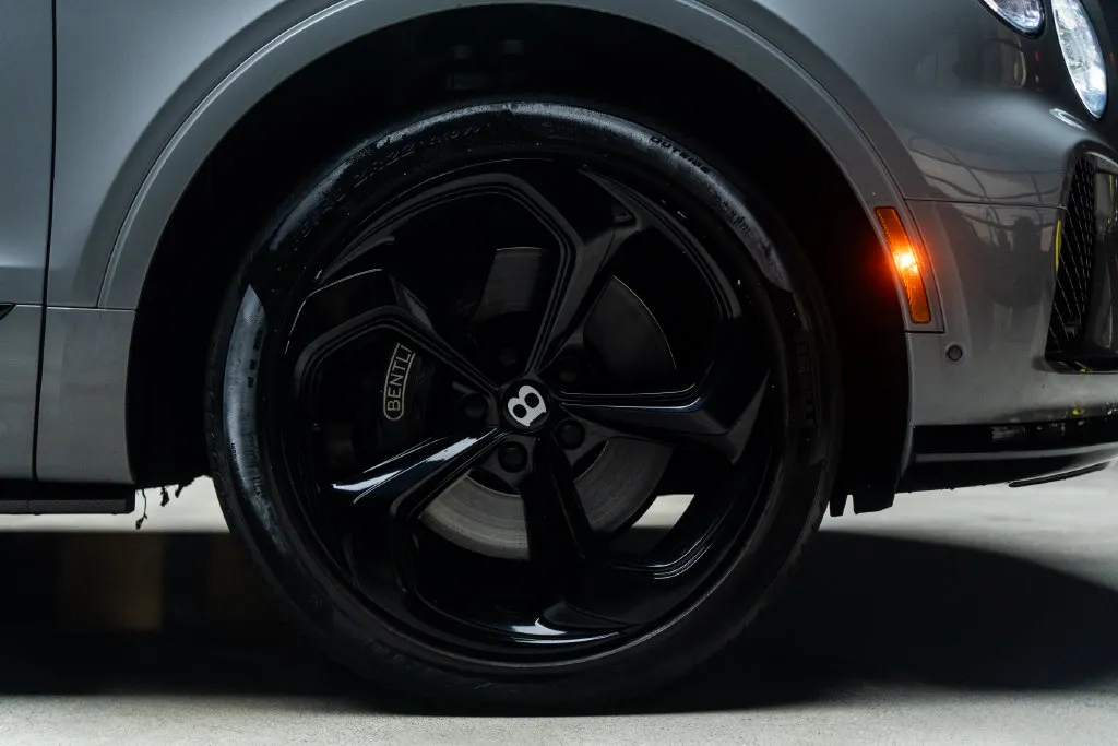 Bentley Bentayga photo 9