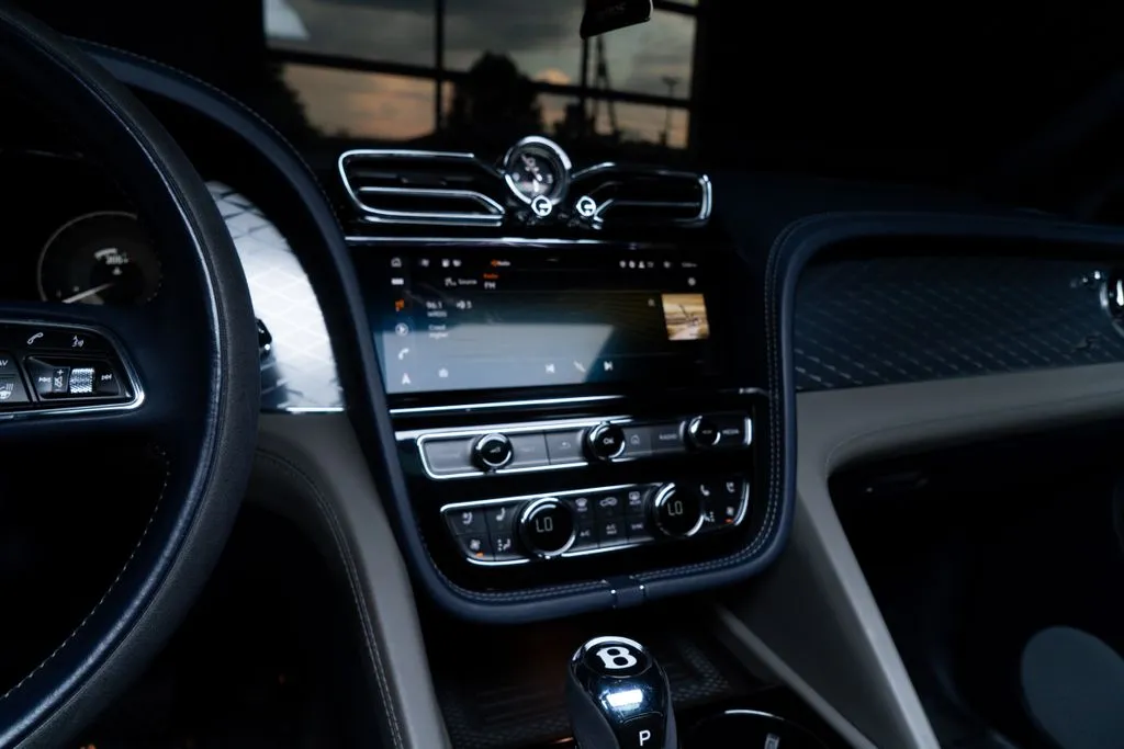 Bentley Bentayga photo 34