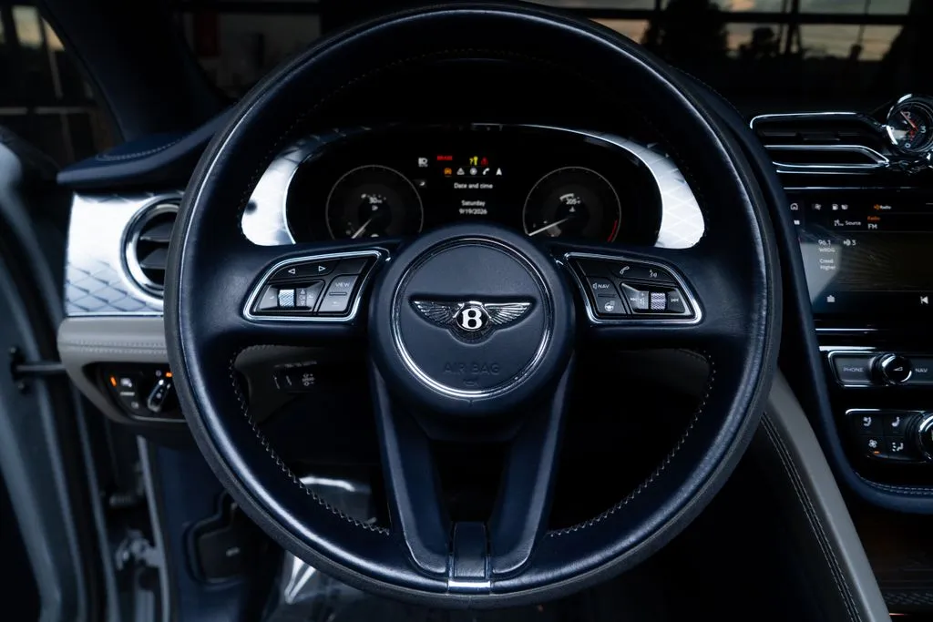 Bentley Bentayga photo 29