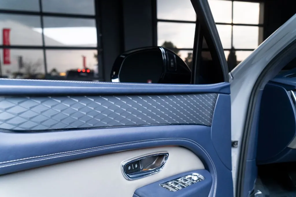 Bentley Bentayga photo 22