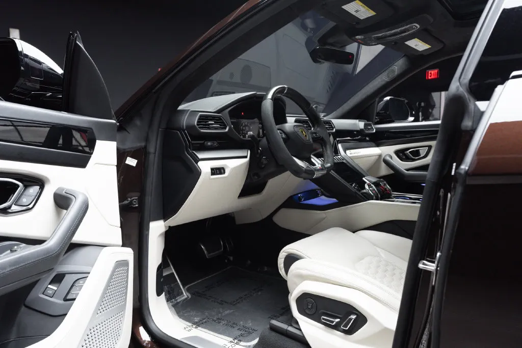Lamborghini URUS photo 19