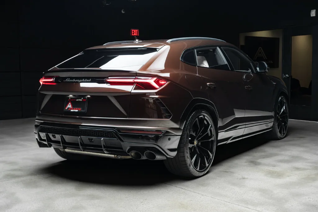 Lamborghini URUS photo 10
