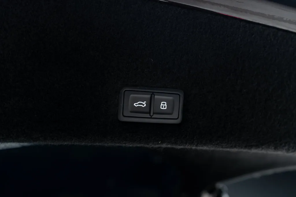 Lamborghini URUS photo 45