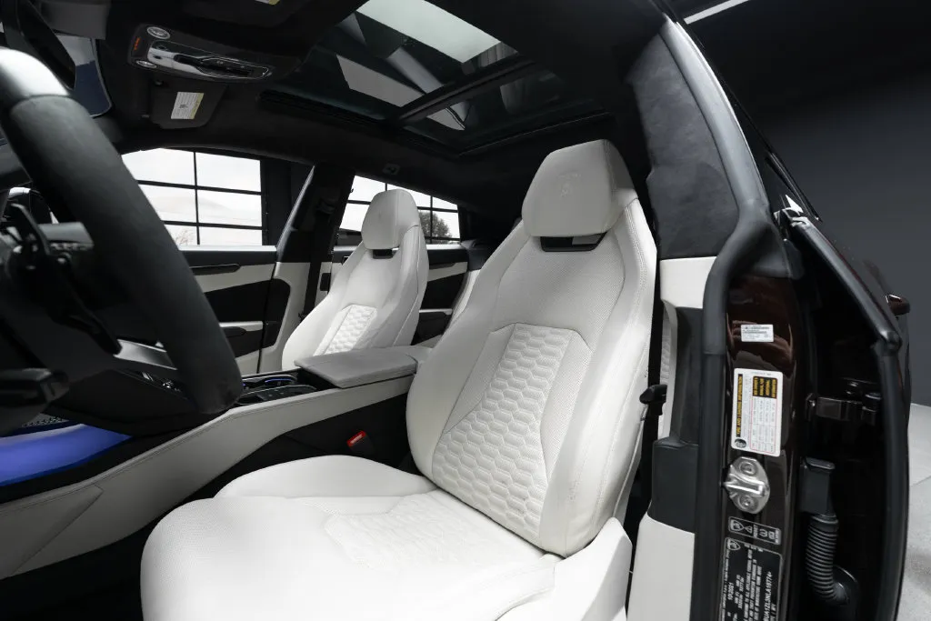 Lamborghini URUS photo 22