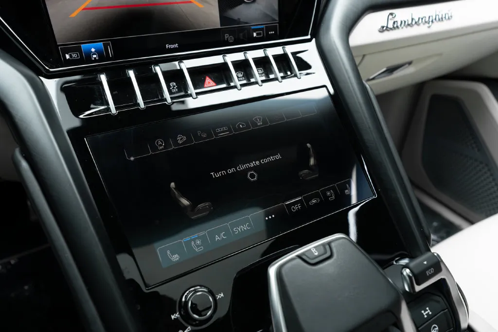 Lamborghini URUS photo 32